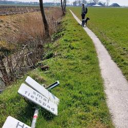 Von diesen Pfaden gab es einige.