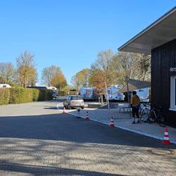 ... Einfahrt zum WoMo-Stellplatz BAD AACHEN ...