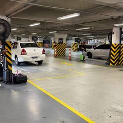 Etage im Parkhaus von "Uber"