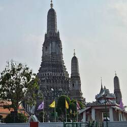 Wat Arun (temple of the dawn) from the river.