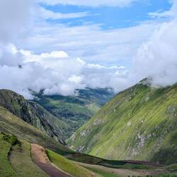 Blick ins Tal (Schienen hinten am Hang)