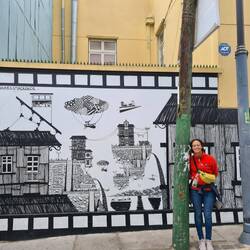 De Könschtler Varas Mackenzie molt met schwarze Stefte (Edding)