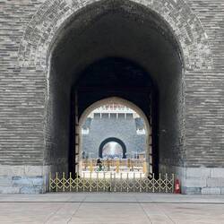 Der Archery-Tower im Süden, mit Blick durch die Tunnel