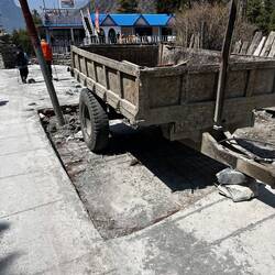 Hier wurde einfach das Stück Straße ausgelassen beim Teeren