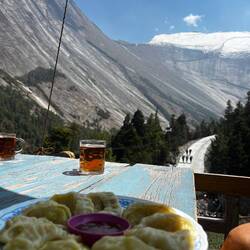 Dumplings und Apfeltee bei bestem Ausblick