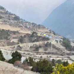 Das ist Upper Pisang, dort schlafen wir heute Nacht