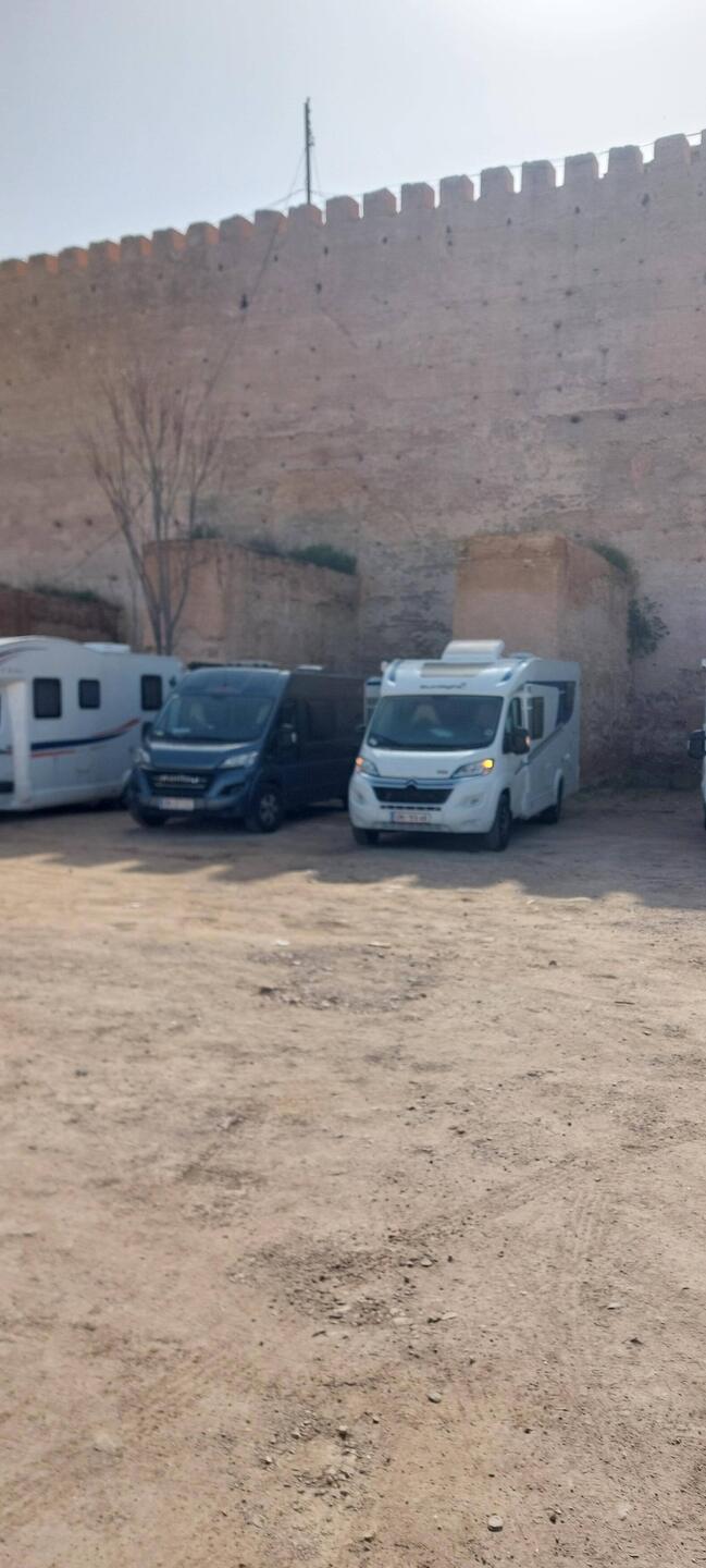 Übernachtung an der Stadtmauer.