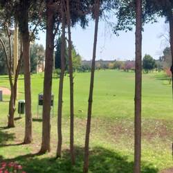 Königlicher Golfplatz mitten in der Stadt.