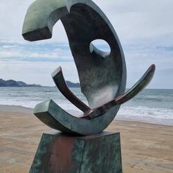 Überall Skulpturen.