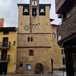 Dahinter ist das ein Fotomuseum.