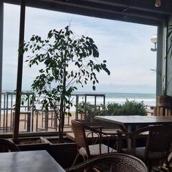 Vor dem Aufstieg noch mal in die Strandbar.