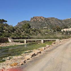 Due "Zufahrt" zur anderen Fluss Seite von Algameca