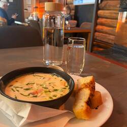 Eine sehr leckere Fischsuppe in einem richtig gemütlichen Restaurant