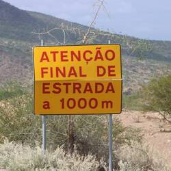 ...die Teerstraße endet schließlich...