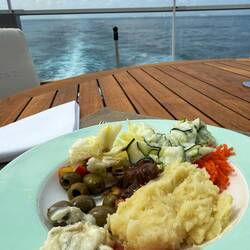 Wenn am Horizont nix zu sehen ist, muss er Essen posten.