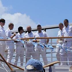 auch die Offiziere feiern mit