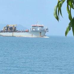 Das Schiff könnte mal wieder gestrichen werden... Kommt gerade aus dem Panama-Kanal