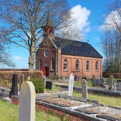 Die Kirche steht im schmucken Dörfchen Rottum.