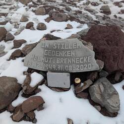 ... Und einige Gedenksteine...