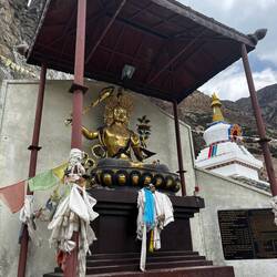 Hier gibt es einen kleinen Tempel etwas oberhalb