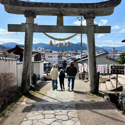 Takayama og de japanske alper i baggrunden