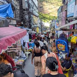 .. und danach ging es mitten durch das turbulente Favela Leben.