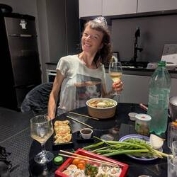 Auf das erstmal ein Stößchen! Seco & Sushi zum Geburtstagstag - und Reiseende 🥹