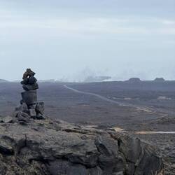 Lavasteine und dampfender Boden - was ein Bild