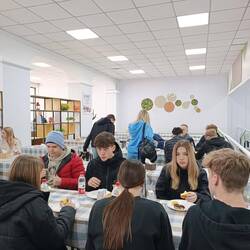 Frühstück in der neuen Cafeteria