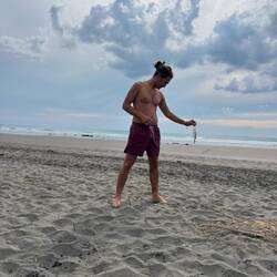 Ngarunui Beach - ins Meer mussten wir hier schon noch ☺️