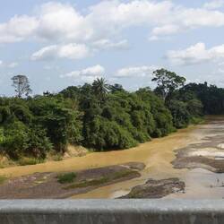 Der Tano-River ist der Grenzfluss zwischen der Elfenbeinküste und Ghana