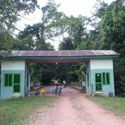 Wir übernachten aber mit dem Zelt im Park hinter dem Eingangstor