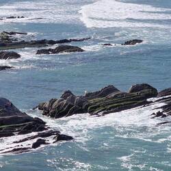 Steine in Form einer Welle. 🌊