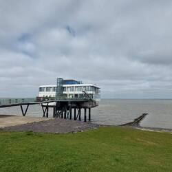 ...da isser, ganz hinten links Elmshaven, gegenüber rechts liegt Deutschland