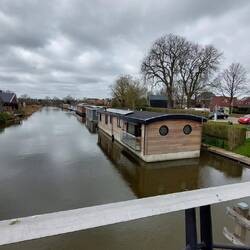 Man hat die Wahl zwischen Hausboot auf....