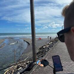 🛵💨 de ersti Strand wo mer in Canggu gfunde hend 🤔😅