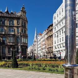 Das ist der Park bzw. Kreisverkehr.