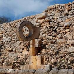 Vorrichtung für ein Ballspiel