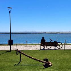 Da ist noch eine Sitzbank mit Aussicht