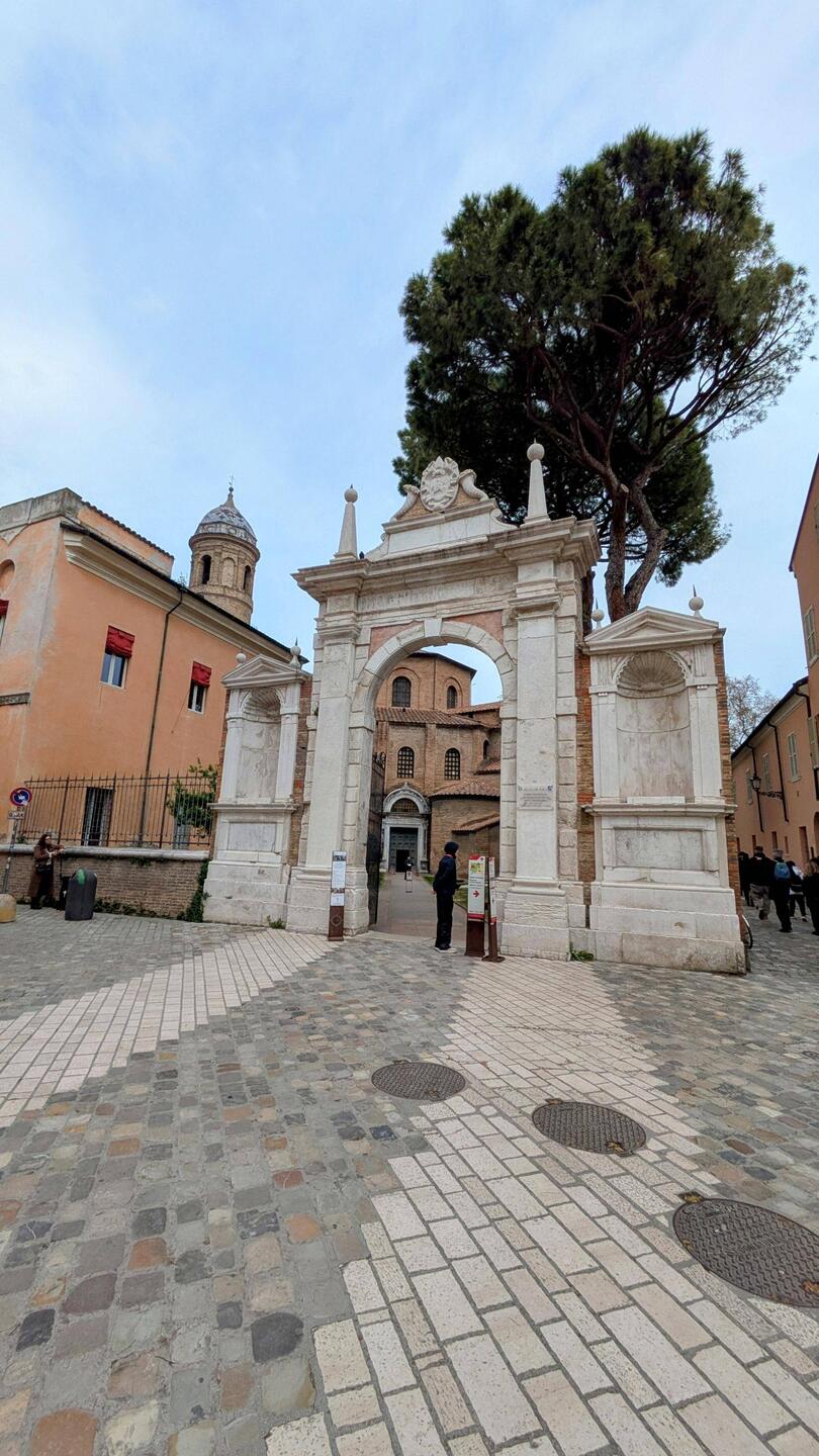 Stadttor Porta Adriana
