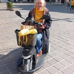 Carine mit ihrem Gefährt