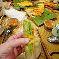 Wir verstehen nicht, warum gefüllte Eierkuchen in Reispapier eingewickelt werden. 🤔