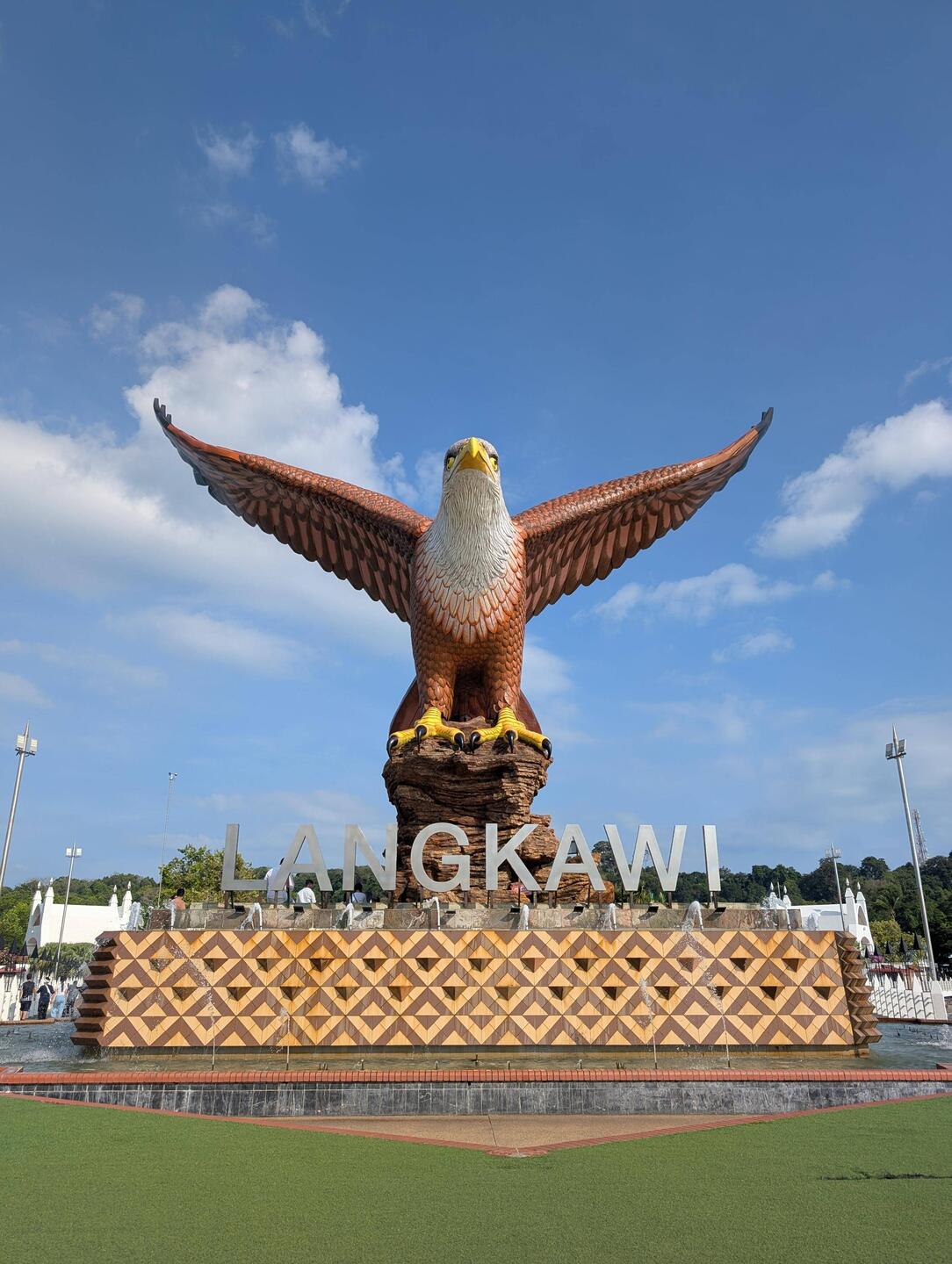 Datarang Lang eagle statue