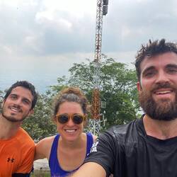 Y en Cali subimos otro cerro