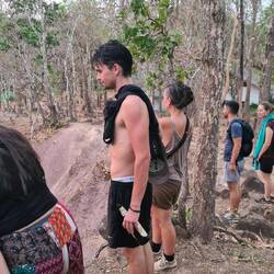 Ausschau nach dem 2. Schuh - vielleicht wurde er ja irgendwo angespült