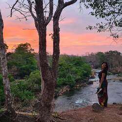 Jessica mit nur einem Schuh