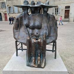 Angeblich Statue der “Klatschbasen” 