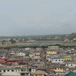 Neben dem Fischen ist die in der Ferne zu sehende Salzgewinnung hier der zweite Wirtschaftszweig