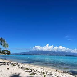 Tahiti im Hintergrund