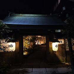 Porte d'un des 117 temples que compte Koya